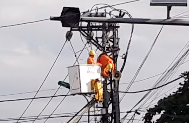 Anh Sơn bất tỉnh trên trụ điện khi tiến hành sửa chữa