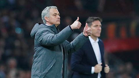 M.U: Chờ Mourinho giải lời nguyền 'số 9'