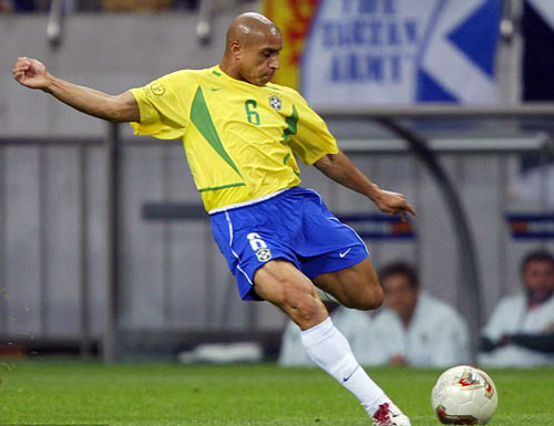Roberto Carlos bị cáo buộc sử dụng doping ở World Cup 2002