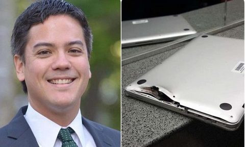 Steve Frappier và chiếc laptop của mình 