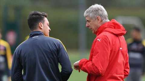Ozil và HLV Wenger 