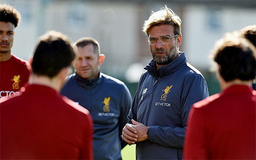 HLV Liverpool e ngại lối chơi biến hóa của Man Utd