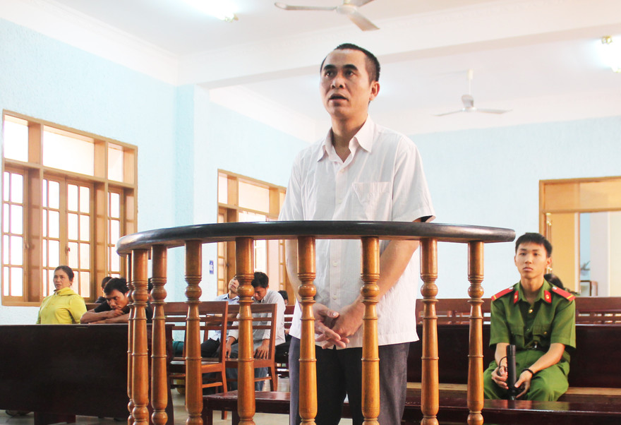 Bị cáo Ksor Chuôn trước vành móng ngựa