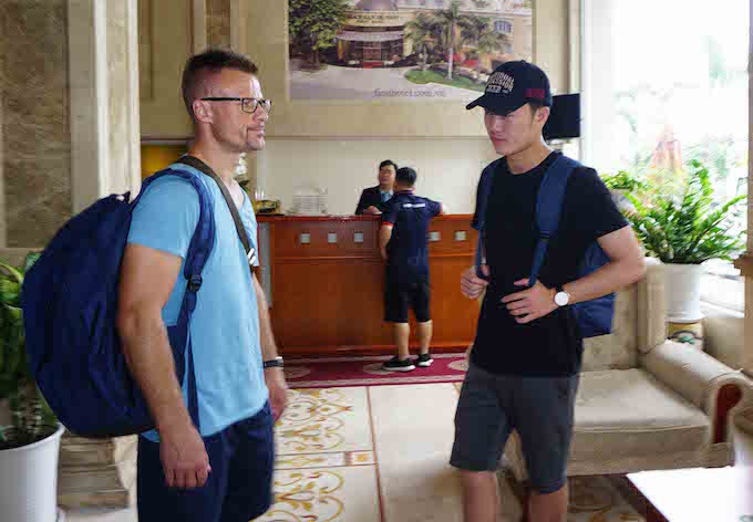 Xuân Trường trò chuyện cùng chuyên gia thể lực Martin Forkel.