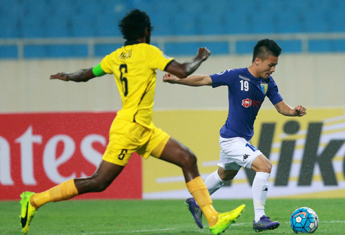 CLB Hà Nội lấn lướt đối thủ và dễ dàng giành chiến thắng đậm. Ảnh: Ngọc Dung