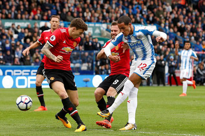 M.U thua sốc, Lindelof chưa đủ trình độ đá Ngoại hạng Anh