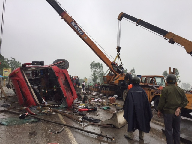 Chiếc xe nát bươm sau tai nạn.