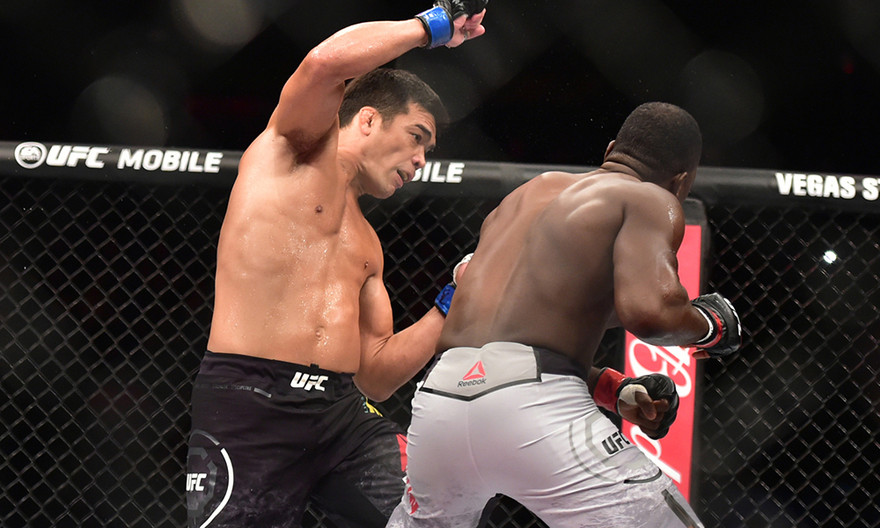 Derek Brunson đấm gục 'huyền thoại Rồng' Machida
