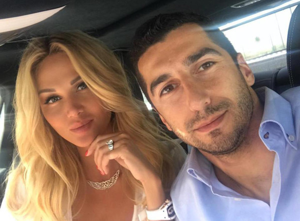 Lopyreva và Mkhitaryan chỉ là bạn bè bình thường?