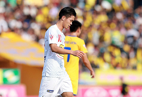 Thua trận, HLV HAGL tố SLNA đá 'rát'