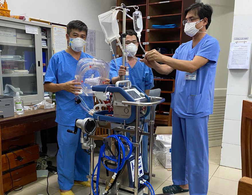 Các bác sĩ BV Chợ Rẫy đã đến Đà Nẵng hỗ trợ điều trị COVID-19.