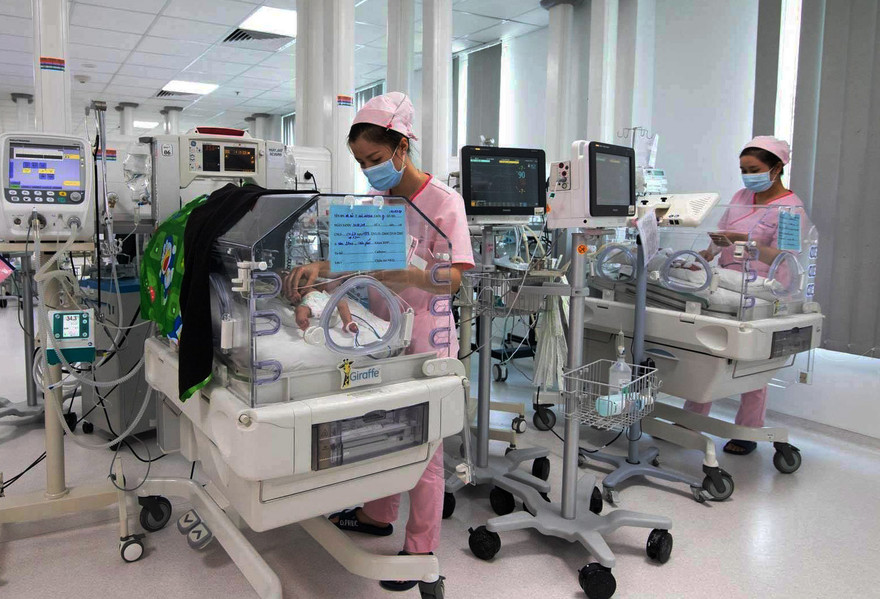 Song Nhi đang được chăm sóc đặc biệt sau phẫu thuật.