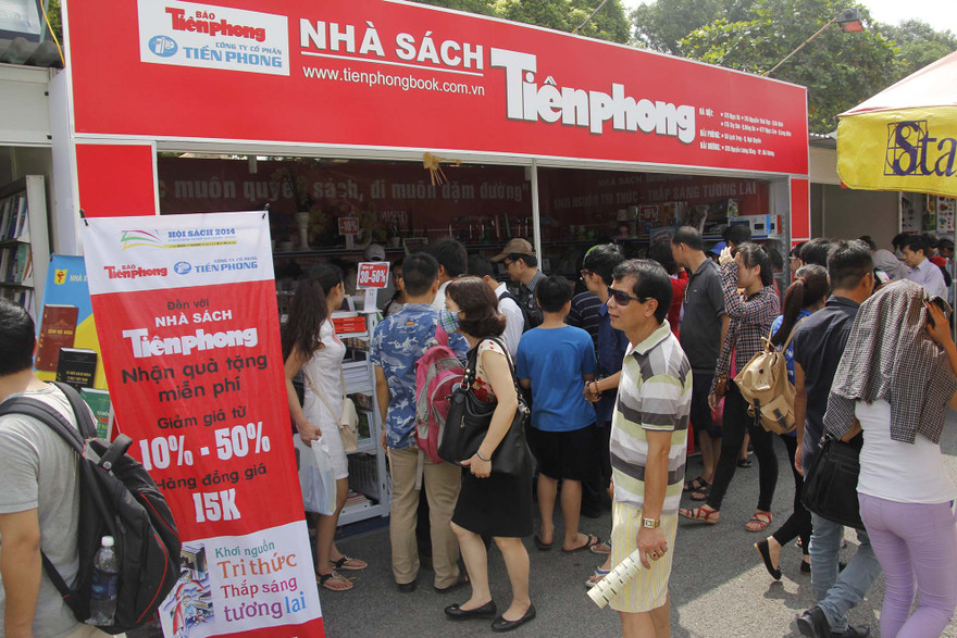 Nhà sách Tiền Phong náo nức phục vụ khách tại hội sách