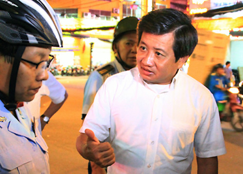 Phó chủ tịch UBND quận 1 Đoàn Ngọc Hải trong lần ra quân xử lý tình trạng lấn chiếm vỉa hè. 