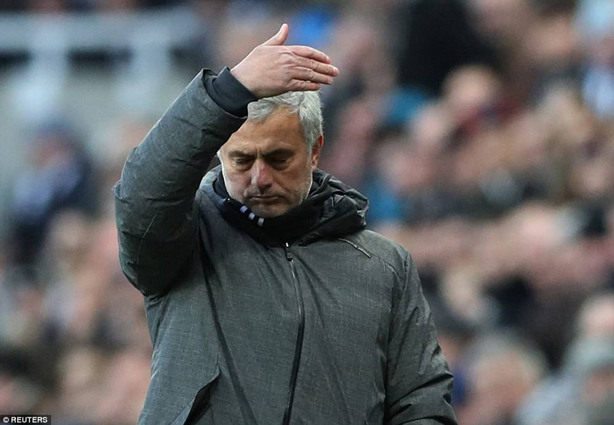 Mourinho vẫn chưa biết thắng ở sân St James’ Park
