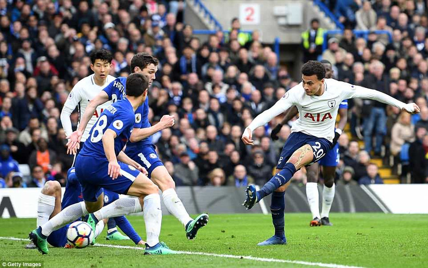 Dele Alli lập cú đúp cho Tottenham ở trận này.