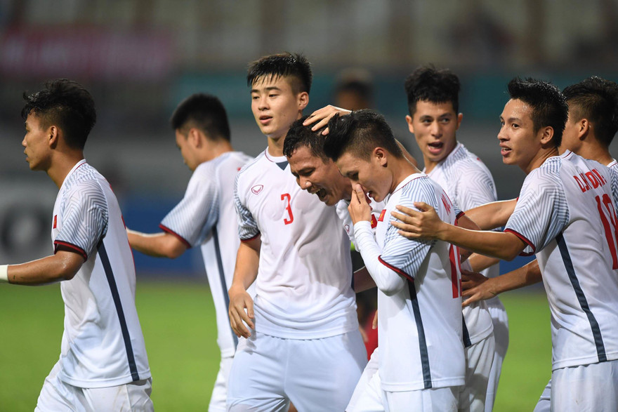 Thắng Nepal 2-0 tối 16/8, Olympic sớm giành vé vào vòng 1/8. Ảnh: Anh Tú