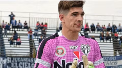 Thủ môn Argentina bị đồng nghiệp đâm chết