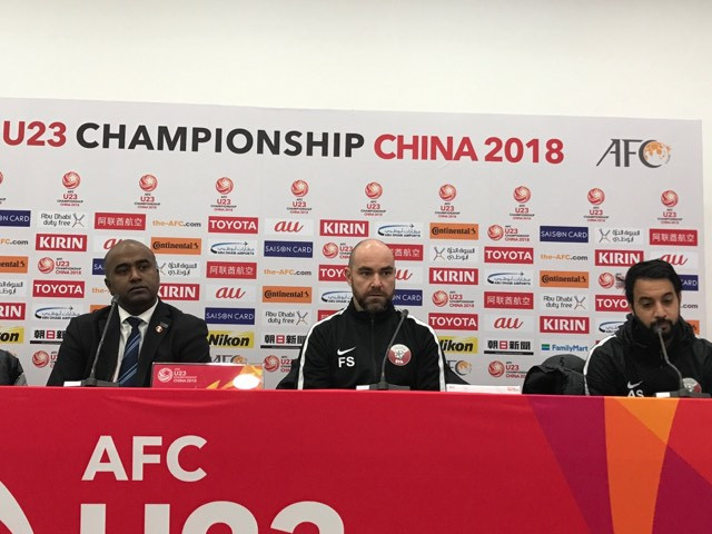 HLV Felix Sanchez trong cuộc họp báo.