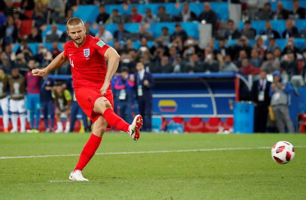 Eric Dier thực hiện thành công quả luân lưu 11 m cuối cùng cho đội tuyển Anh.