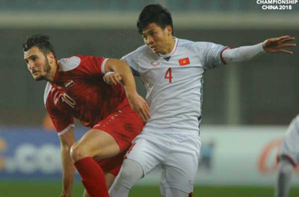 Mohtadi (số 10) bỏ lỡ cả tá cơ hội trước Việt Nam và bị sánh như Benzema, tiền đạo mới ghi bốn bàn trong 18 trận cho Real mùa này. Ảnh: AFC. 