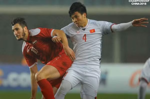 Mohtadi (số 10) bỏ lỡ cả tá cơ hội trước Việt Nam và bị sánh như Benzema, tiền đạo mới ghi bốn bàn trong 18 trận cho Real mùa này. Ảnh: AFC. 