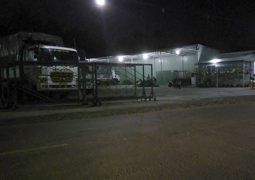 Bãi giữ xe, nơi phát hiện thi thể nạn nhân.