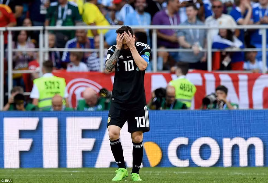 Messi đá hỏng penalty