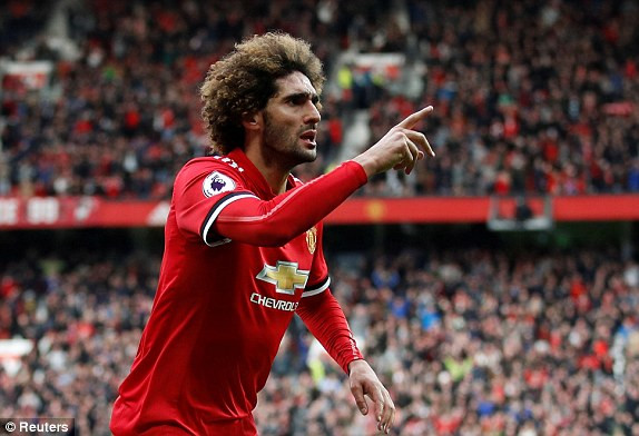 Fellaini ghi bàn ấn định chiến thắng 2-1 cho M.U ở phút bù giờ của hiệp 2.