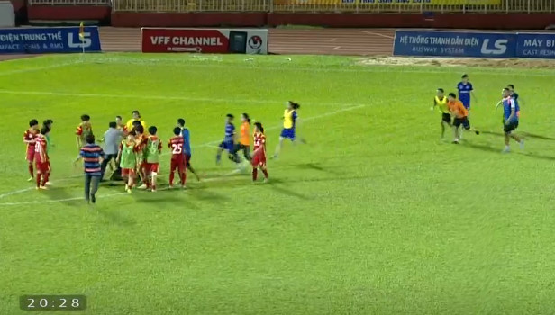 Cầu thủ nữ loạn đả kinh hoàng sau trận bán kết giải VĐQG