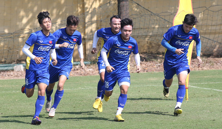 Đinh Thanh Trung (số 28) không được HLV Park Hang-seo chọn đi dự AFF Cup 2018. Ảnh: Vnexpress 