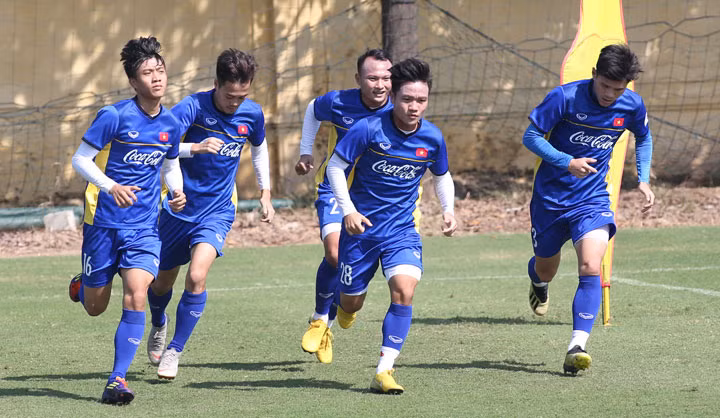 Đinh Thanh Trung (số 28) không được HLV Park Hang-seo chọn đi dự AFF Cup 2018. Ảnh: Vnexpress 