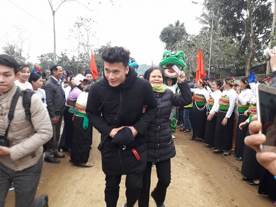 Thủ môn Bùi Tiến Dũng tiết lộ bất ngờ về bảng 'báo giá' khủng