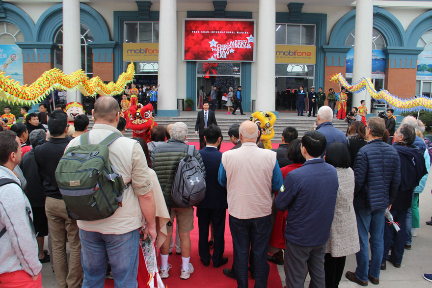 Hơn 15.000 khách quốc tế đến vịnh Hạ Long ngày đầu năm