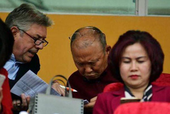  Giám đốc kỹ thuật người Đức, ông Juergen Gede và ông Park Hang-seo.