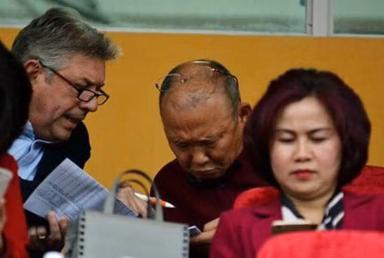  Giám đốc kỹ thuật người Đức, ông Juergen Gede và ông Park Hang-seo.