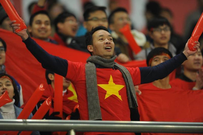 CĐV Việt Nam trên sân Thường Thục. Ảnh: Zing