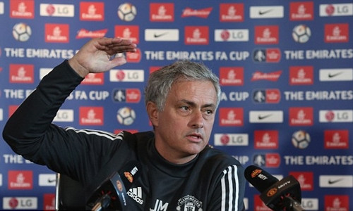 Mourinho nói liên tục 12 phút để bào chữa cho thất bại