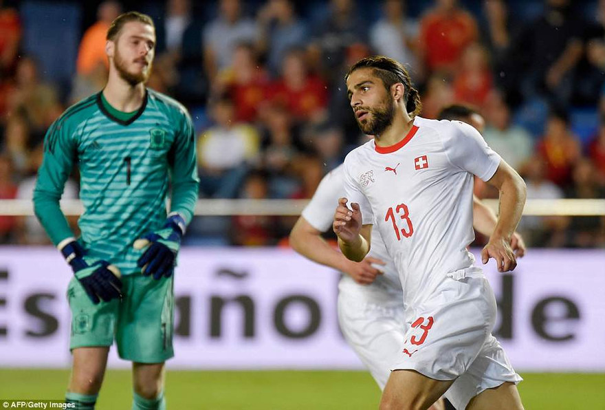 De Gea mắc sai lầm, HLV Tây Ban Nha vẫn bênh chằm chặp