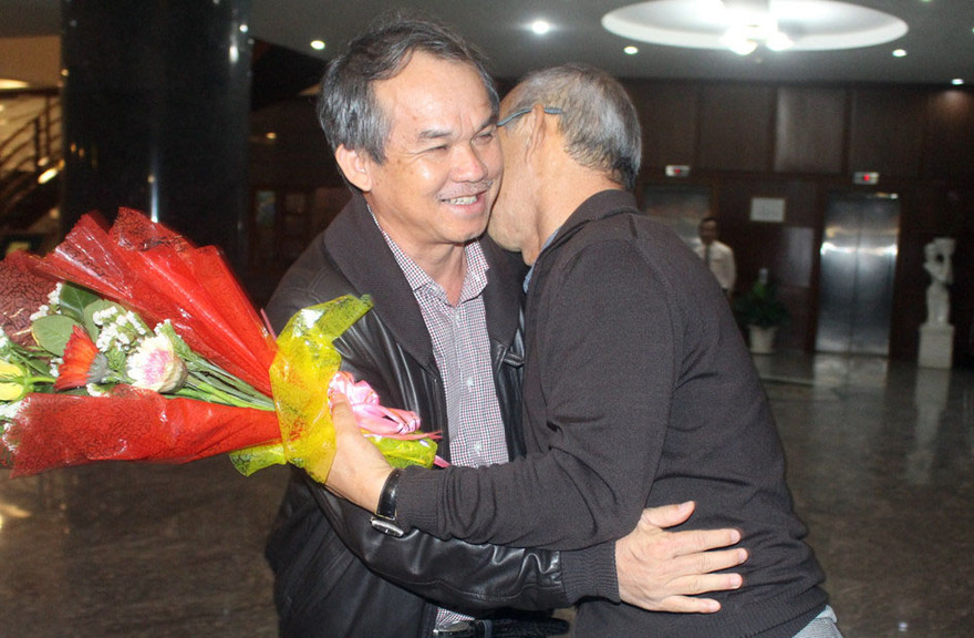 HLV Park Hang-seo lên phố Núi cảm ơn bầu Đức