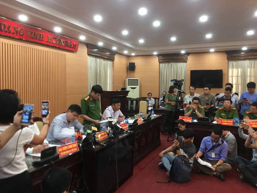 Đại diện công an Hà Nội trong buổi họp báo.