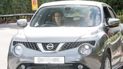 Lĩnh lương triệu phú, HLV Chelsea vẫn đi xe bình dân