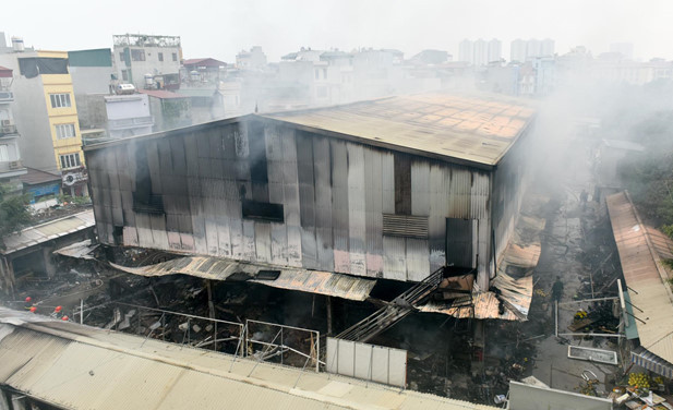 Vụ cháy diễn ra nhanh chóng, chỉ trong vài phút đã khiến hàng trăm người trắng tay, lâm vào cảnh nợ nần.