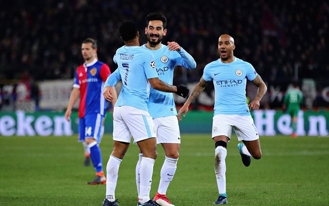 Thắng '4 sao', Man City đặt một chân vào tứ kết Champions League