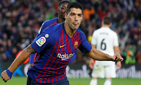 Suarez lập hat-trick