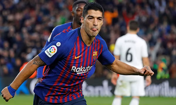 Suarez lập hat-trick