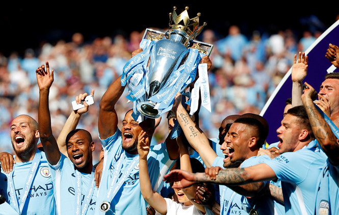 Cúp Ngoại hạng Anh 'hạ cánh' xuống sân bay Nội Bài