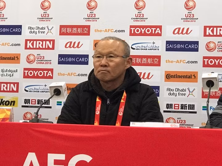 HLV Park Hang-seo cảm ơn học trò sau trận chung kết