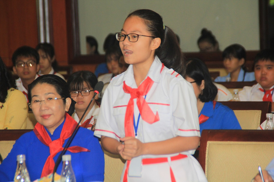 Học sinh phát biểu ý kiến của mình trước lãnh đạo TPHCM.