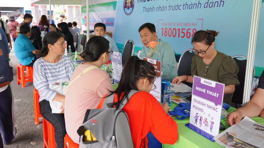 Điểm chuẩn các trường ĐH Văn Hiến, Lạc Hồng, Ngoại ngữ Tin học ra sao?